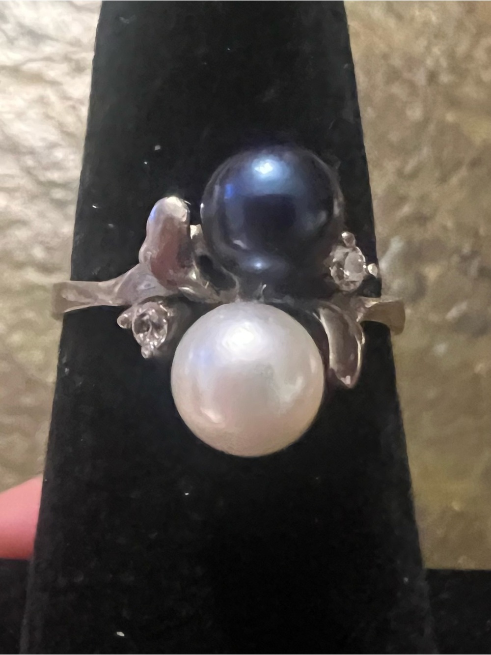 Vantel Pearls Black and White Pearl Ring in Silver